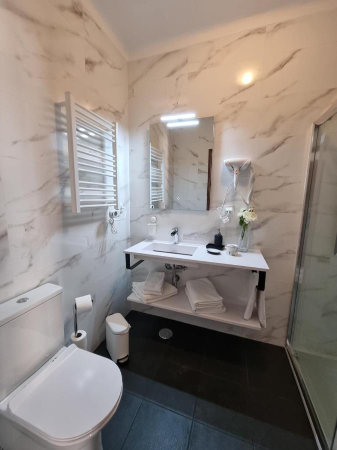 Apartmento Praia Da Dona Ana ลากอส ภายนอก รูปภาพ