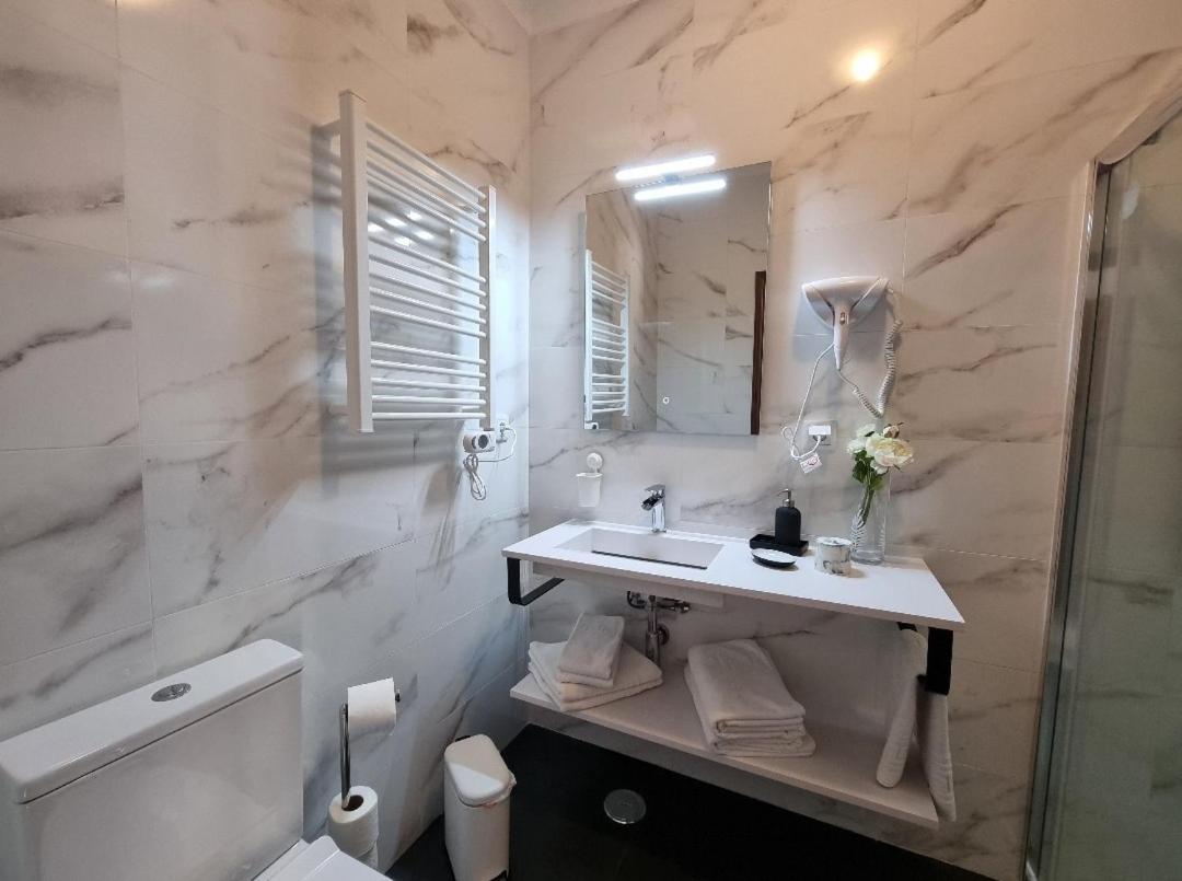 Apartmento Praia Da Dona Ana ลากอส ภายนอก รูปภาพ